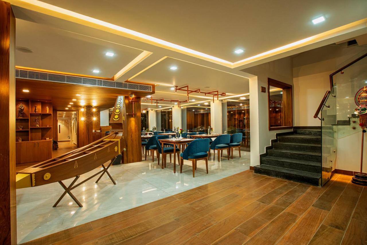 Harivaram Yuga Guruvāyūr Exteriör bild